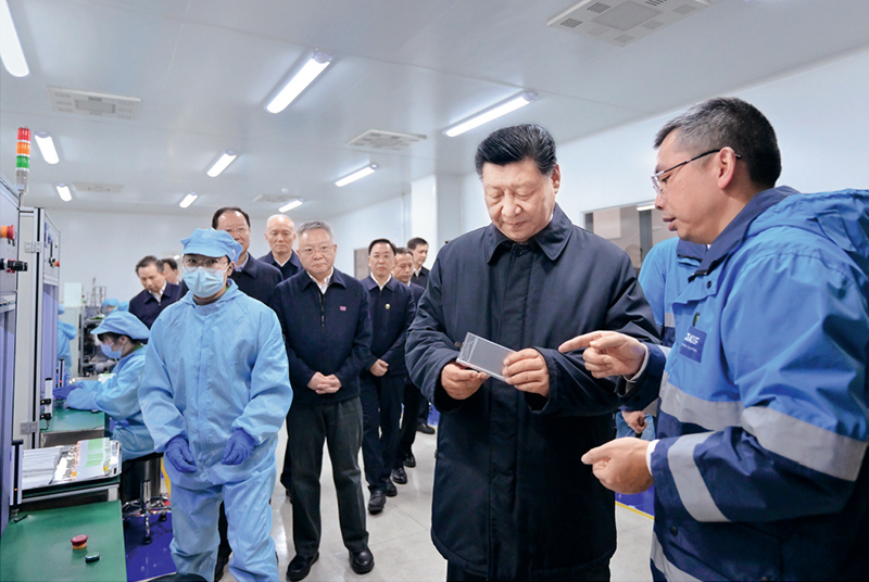2024年3月18日至21日，中共中央总书记、国家主席、中央军委主席习近平在湖南考察。这是18日下午，习近平在中德合资企业巴斯夫杉杉电池材料有限公司考察。 新华社记者 谢环驰/摄